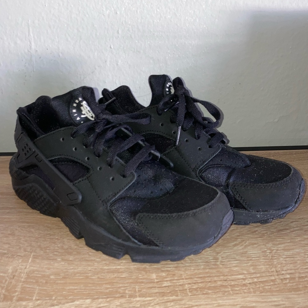 Nike Huaraches (men’s 7.5)